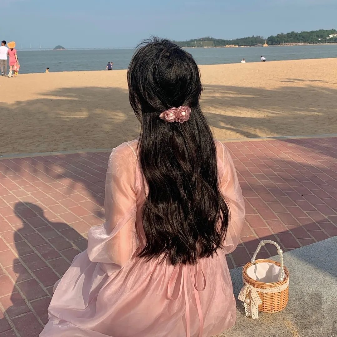 踏浪女人